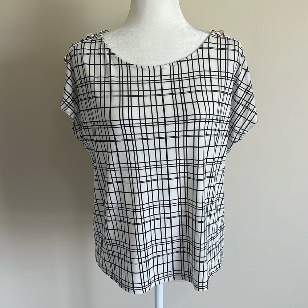 NWT, Medium NY Collection Black/White plaid sleeveless, Boat Neck Blouse.